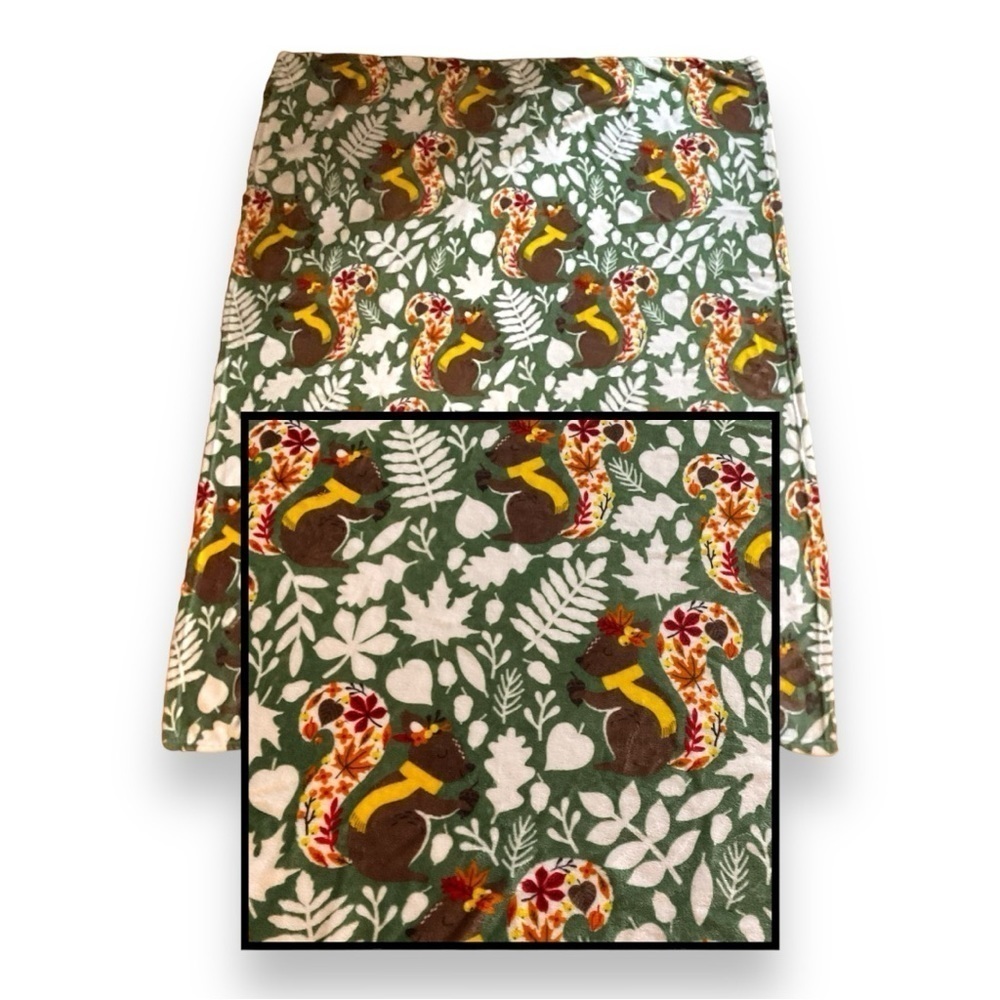 Fleece Blanket Squirrels Leaves Fall Leaf Print Soft Cozy Cute Throw Brown Green